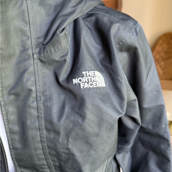 The North Face Black Raincoat Full-Zip Lightweight - Picture 2 of 9